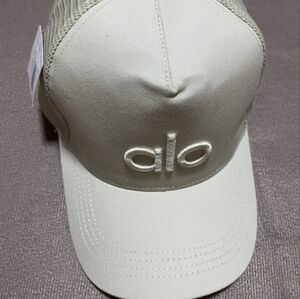 ALO Yoga Cream Cap with Embroidered Logo